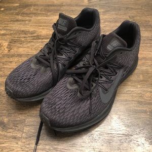 NIKE ZOOM running shoes size 8